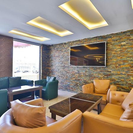 โอโย 269 เอสฟริน โฮเต็ล อพาร์ตเมนต์ Hotel ตะบูก ภายนอก รูปภาพ