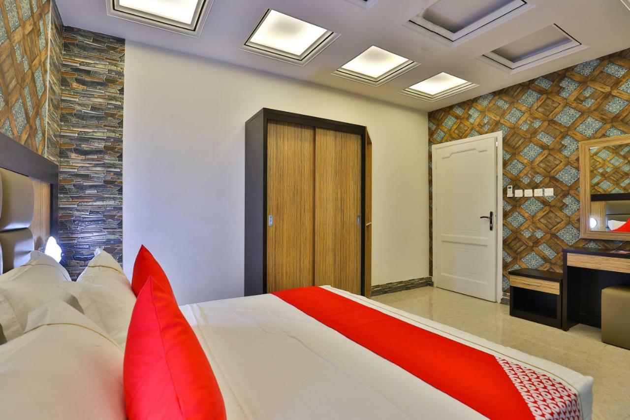 โอโย 269 เอสฟริน โฮเต็ล อพาร์ตเมนต์ Hotel ตะบูก ภายนอก รูปภาพ